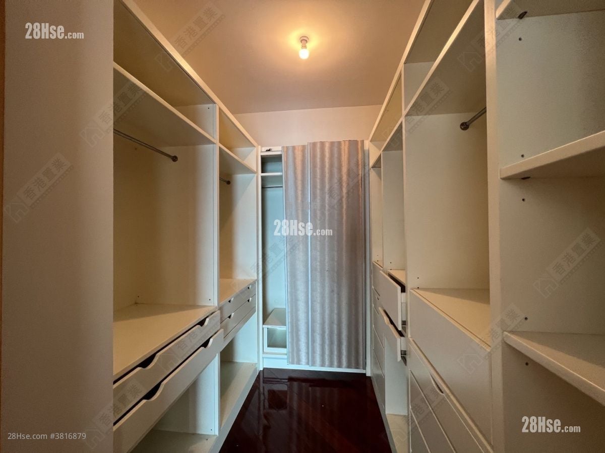 The Arch Rental 4 Bedrooms 1,955 ft²