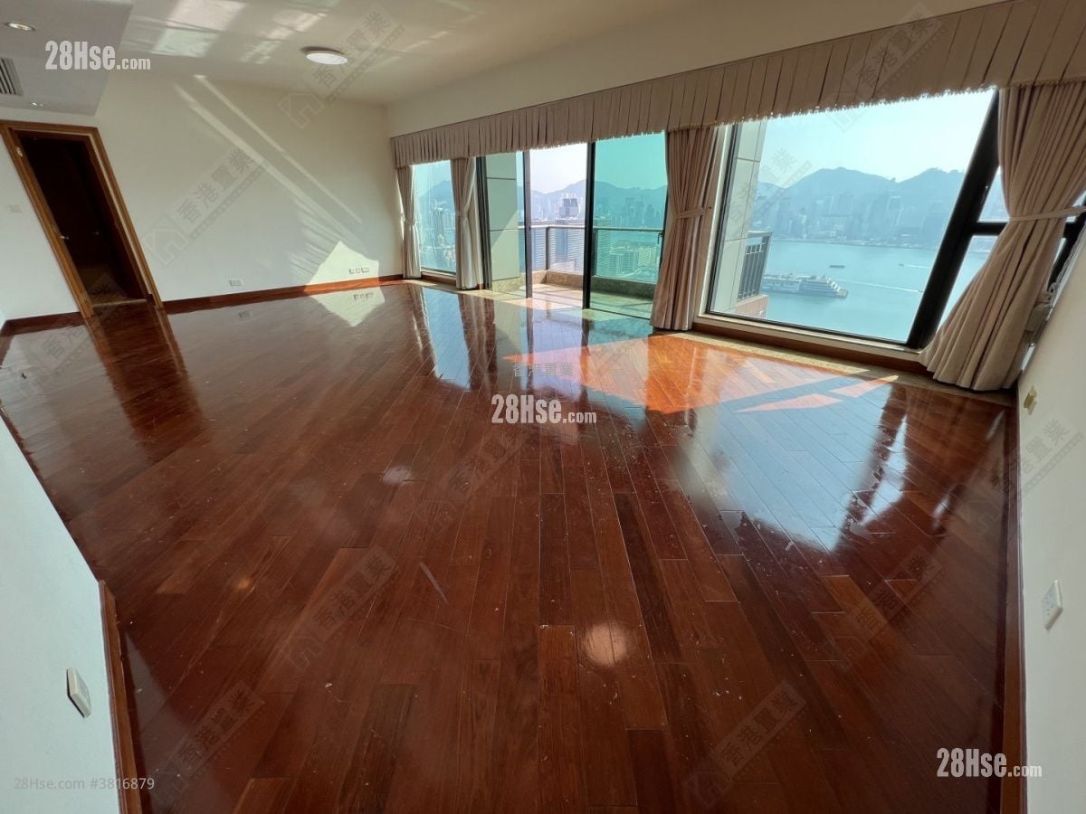 The Arch Rental 4 Bedrooms 1,955 ft²