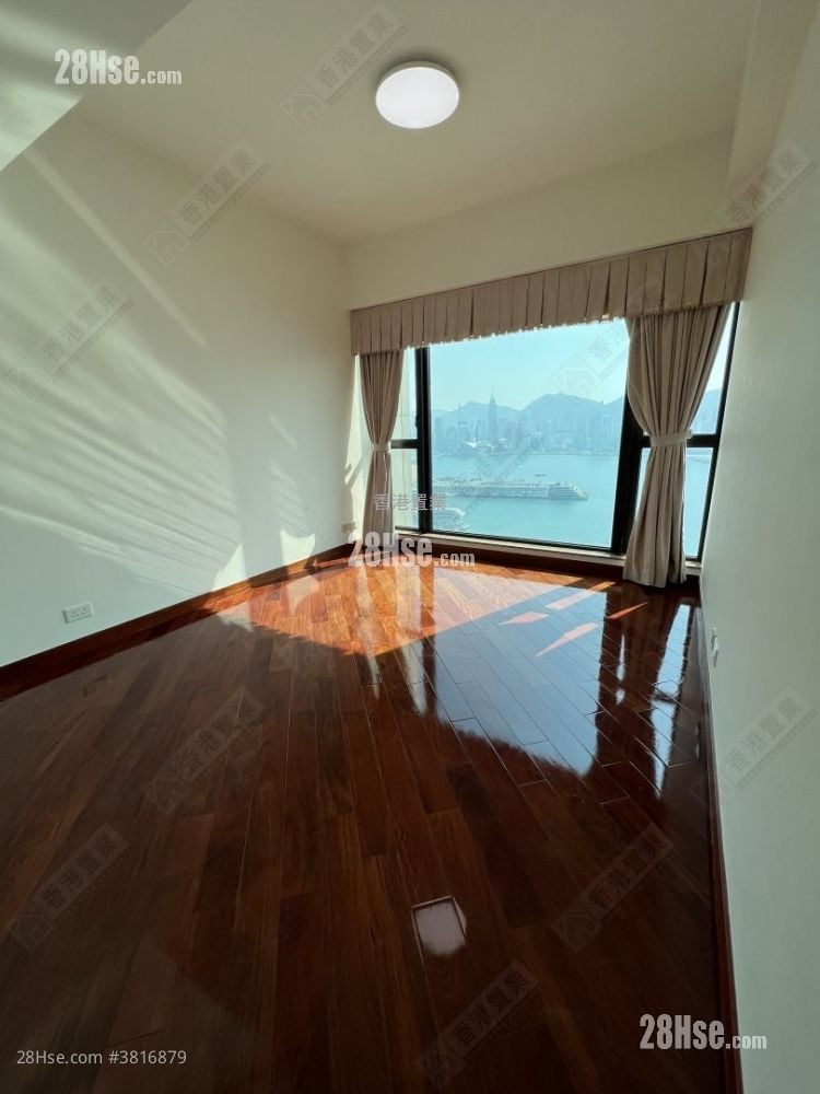 The Arch Rental 4 Bedrooms 1,955 ft²