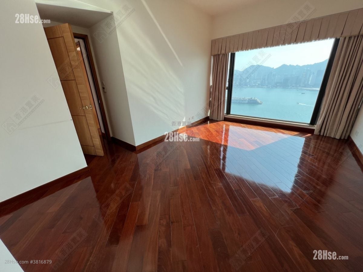 The Arch Rental 4 Bedrooms 1,955 ft²