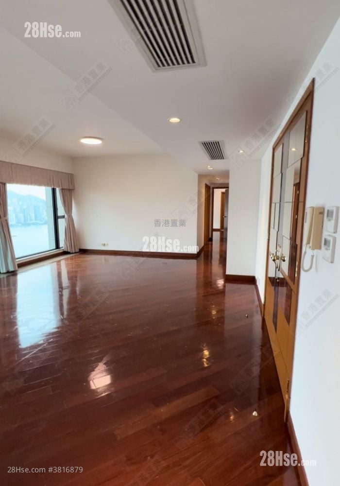The Arch Rental 4 Bedrooms 1,955 ft²