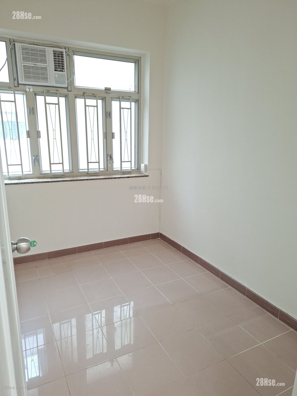 Chung Ying Building Rental 3 Bedrooms , 1 Bathroom 490 ft²