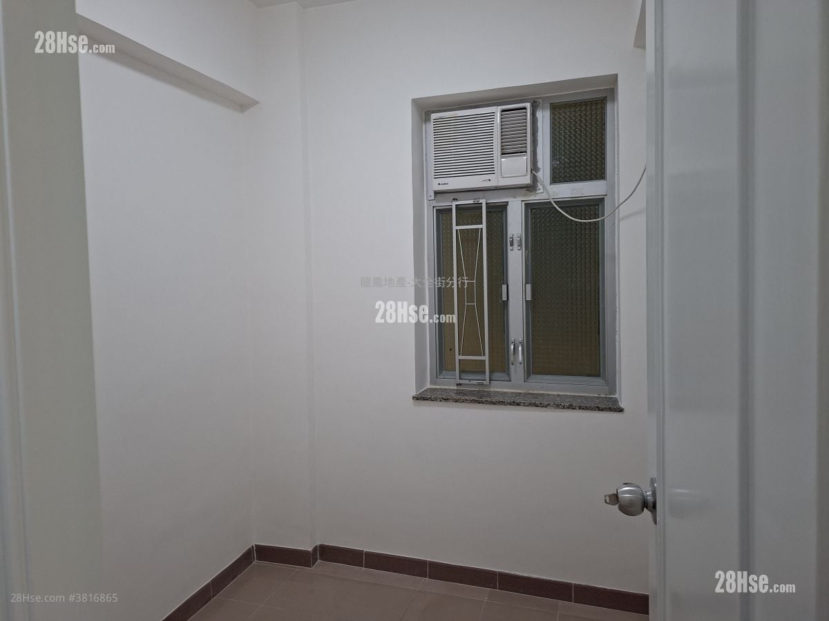 Chung Ying Building Rental 3 Bedrooms , 1 Bathroom 490 ft²