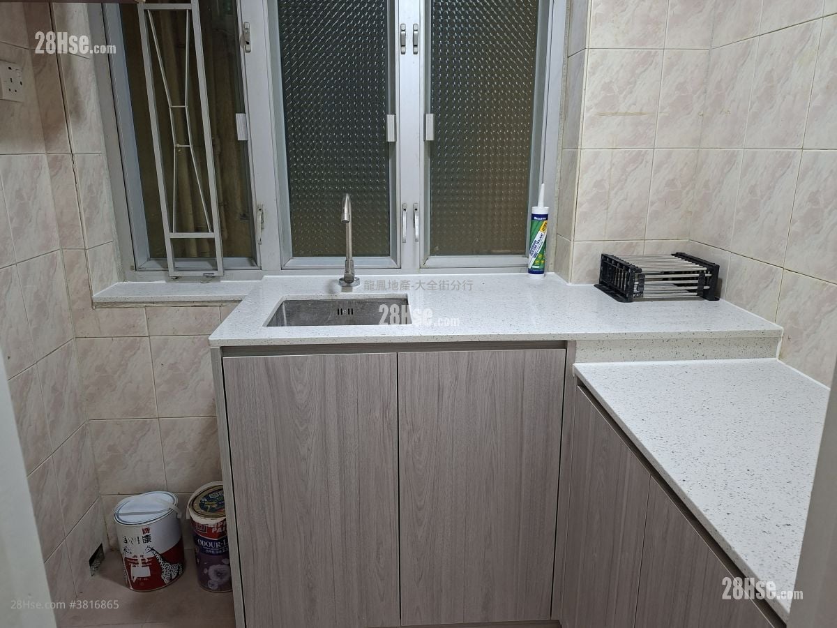 Chung Ying Building Rental 3 Bedrooms , 1 Bathroom 490 ft²