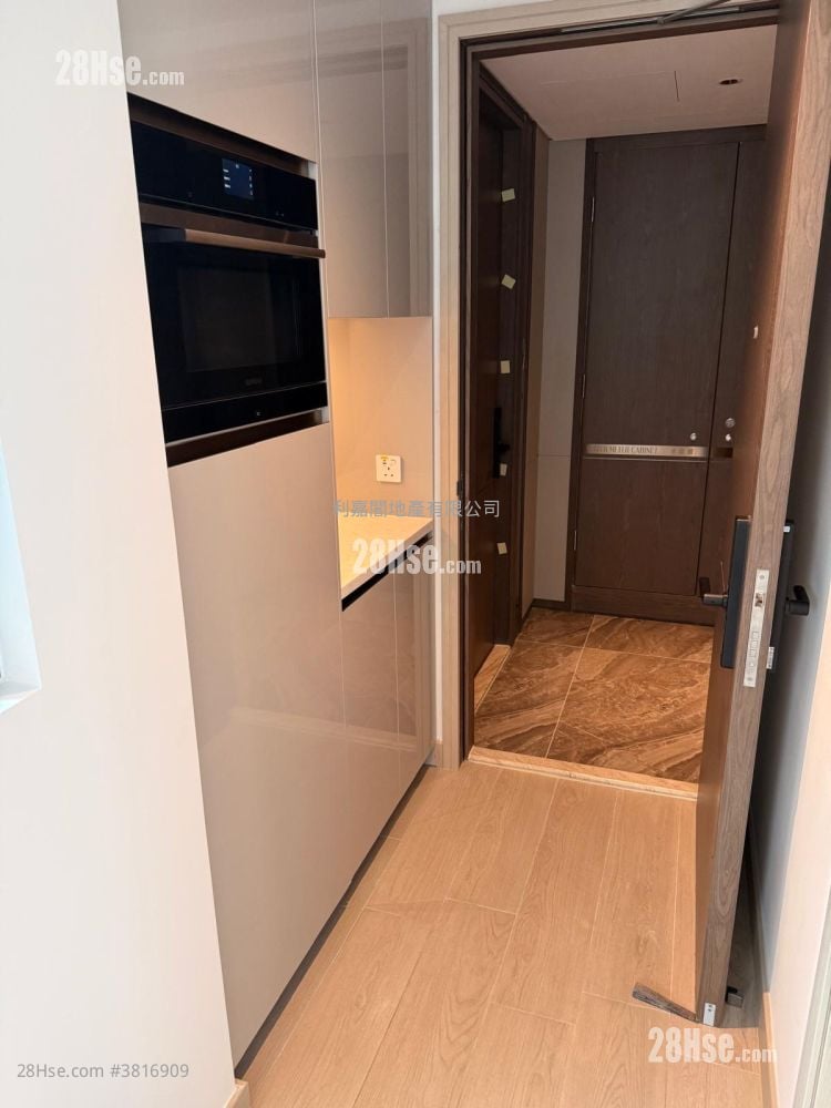 Gold Coast Bay Sell 1 Bedroom , 1 Bathroom 311 ft²