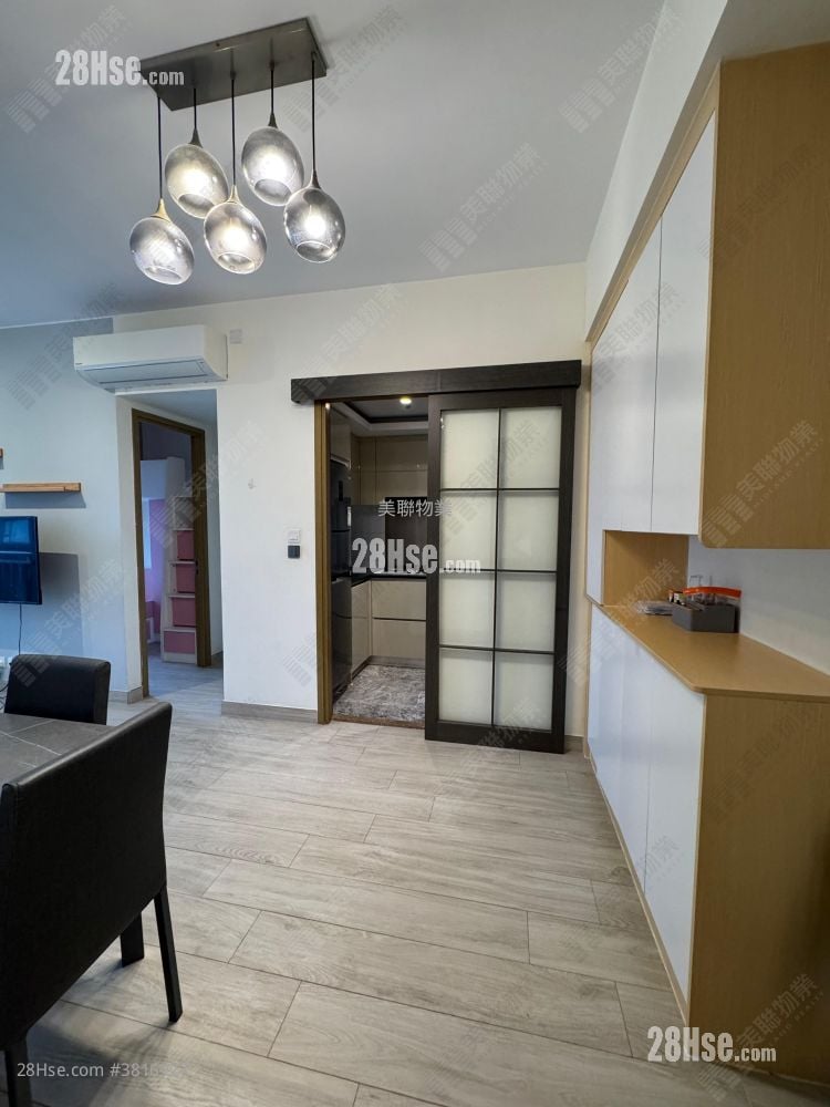 The Reach Sell 3 Bedrooms , 2 Bathrooms 660 ft²