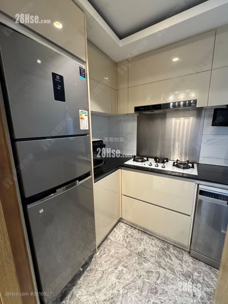 The Reach Sell 3 Bedrooms , 2 Bathrooms 660 ft²