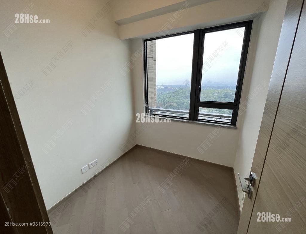 The Yoho Hub Sell 3 Bedrooms , 1 Bathroom 536 ft²