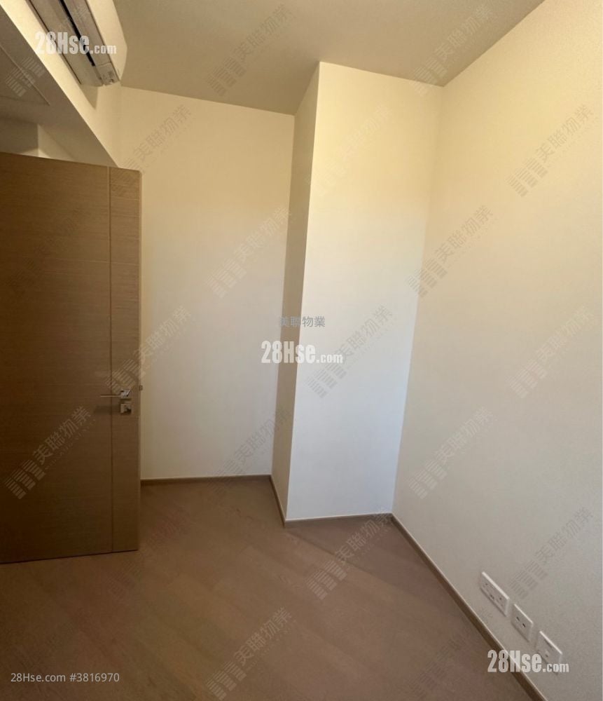 The Yoho Hub Sell 3 Bedrooms , 1 Bathroom 536 ft²