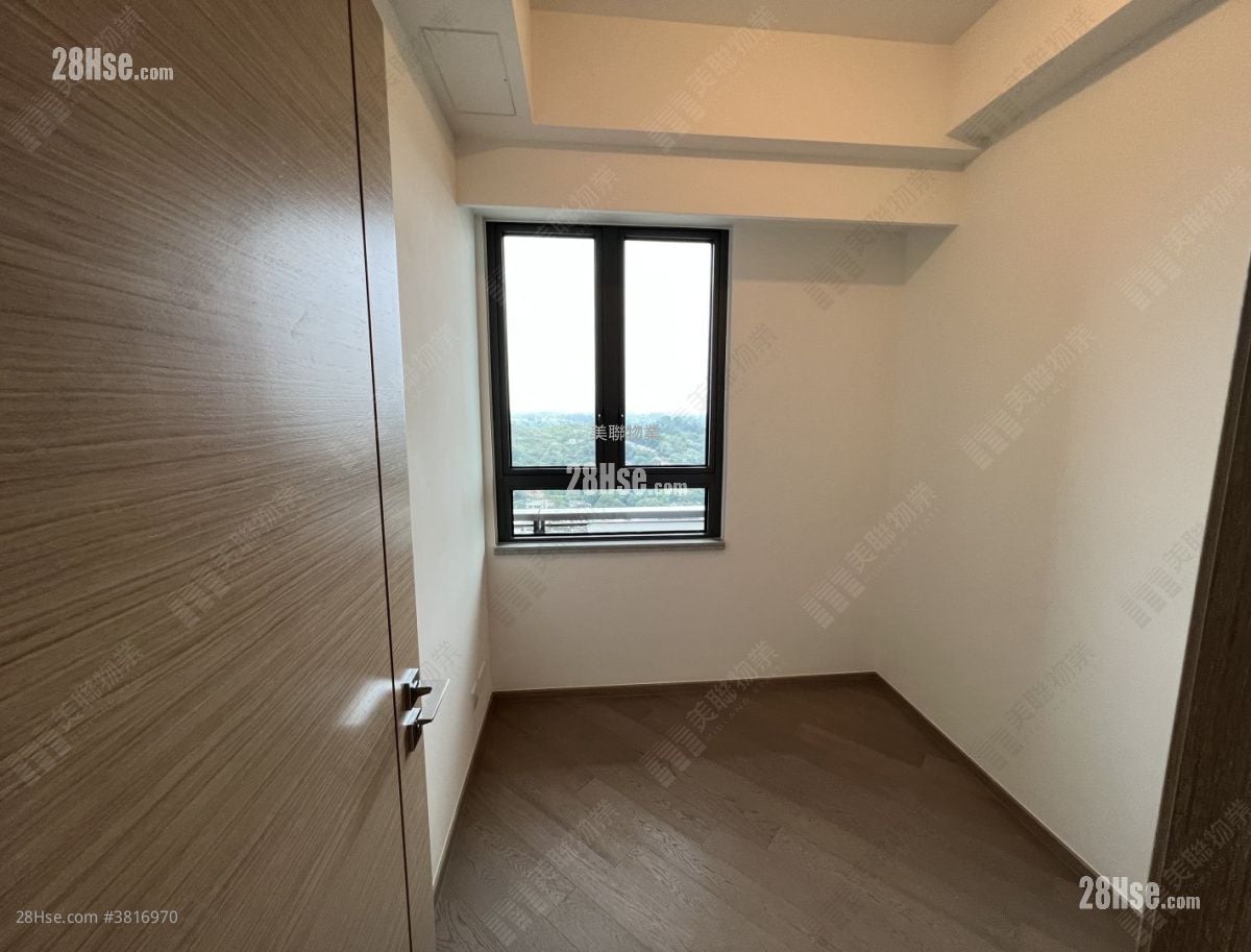 The Yoho Hub Sell 3 Bedrooms , 1 Bathroom 536 ft²