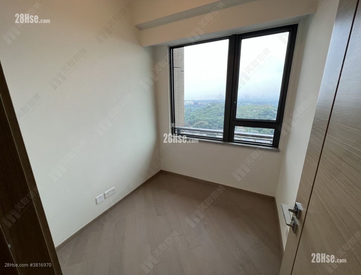 The Yoho Hub Sell 3 Bedrooms , 1 Bathroom 536 ft²