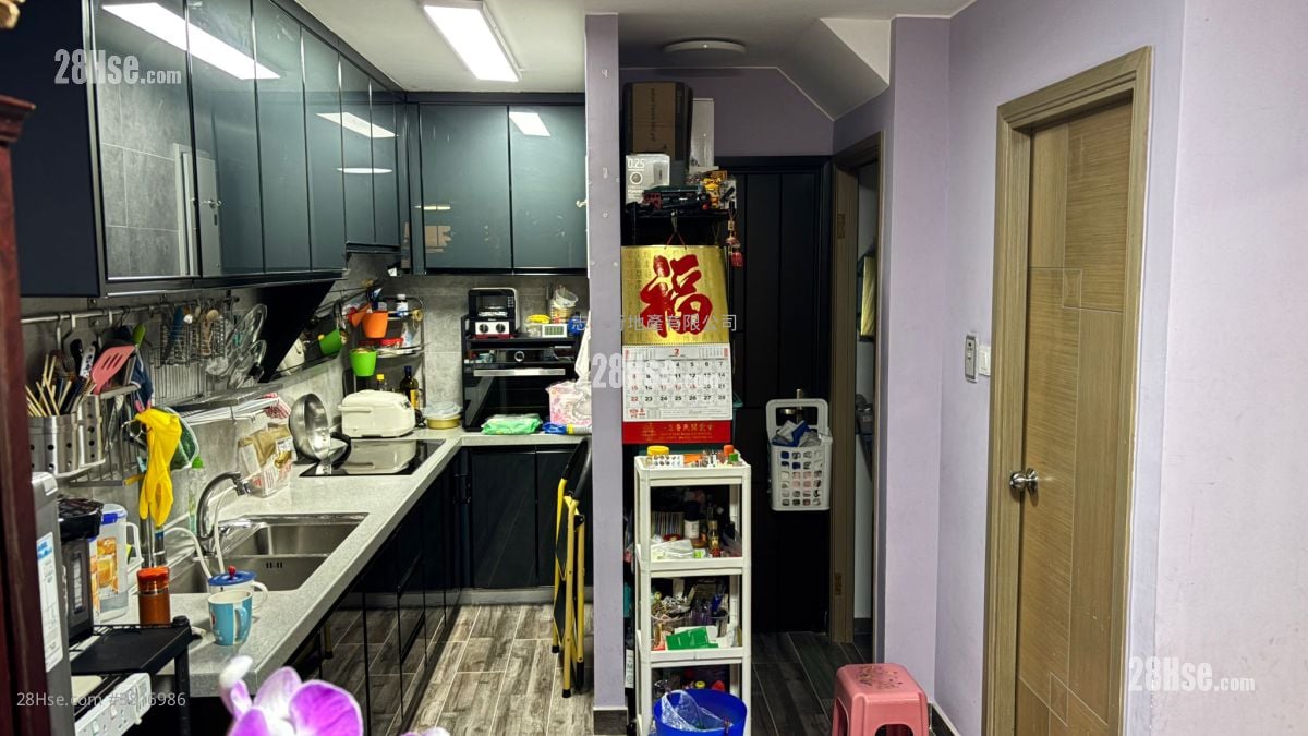 村屋 售盤 3 房 , 1 浴室 700 平方呎