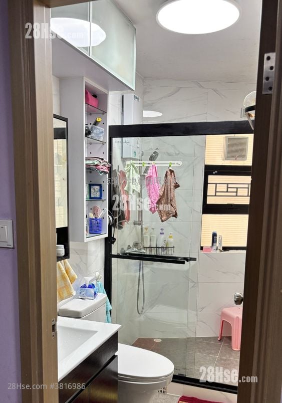 村屋 售盤 3 房 , 1 浴室 700 平方呎