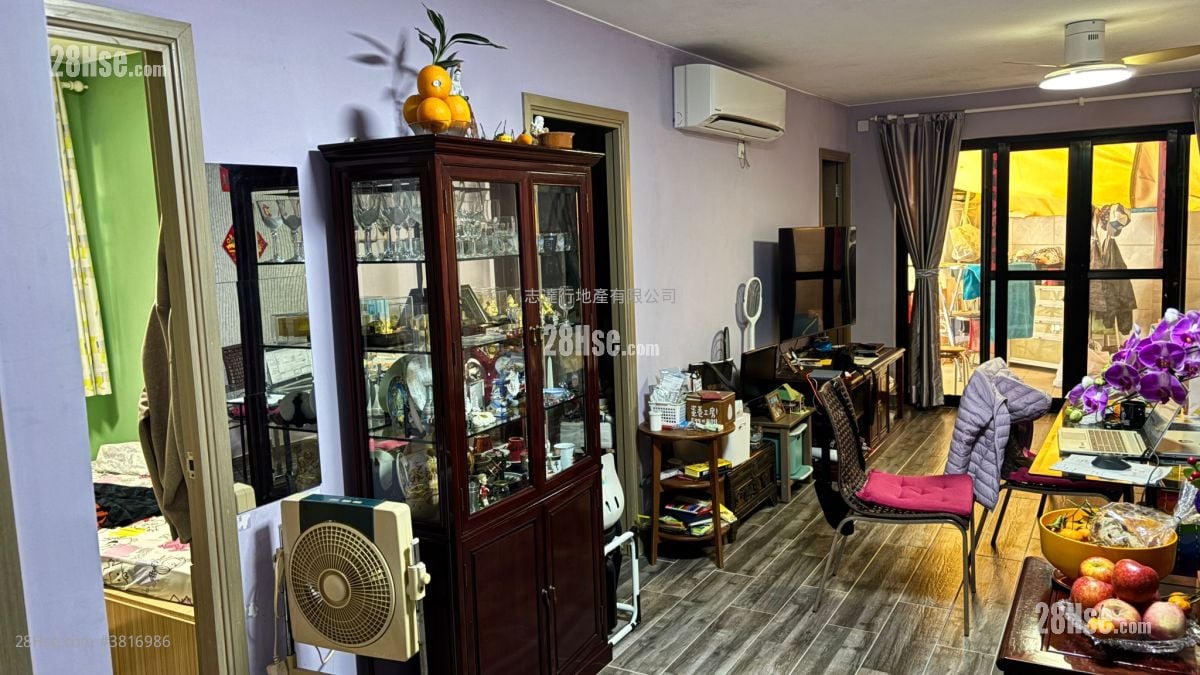 村屋 售盤 3 房 , 1 浴室 700 平方呎