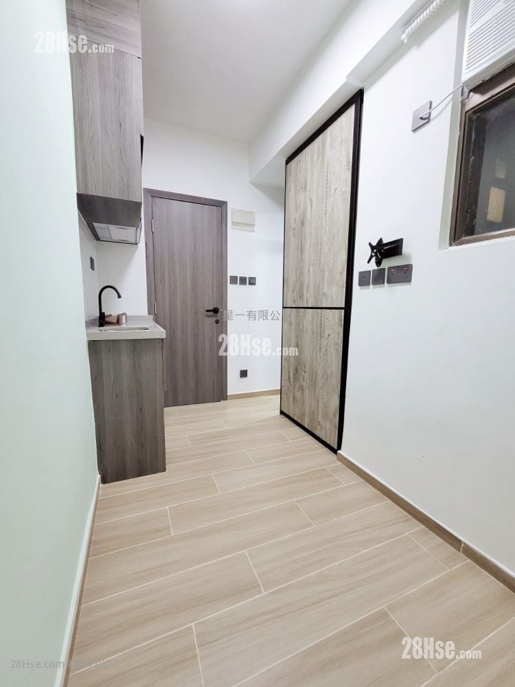 Pak Fuk Building Rental Studio , 1 Bathroom 120 ft²