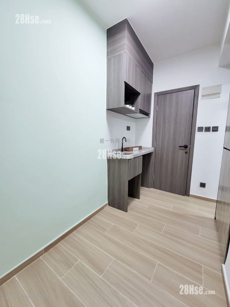 Pak Fuk Building Rental Studio , 1 Bathroom 120 ft²