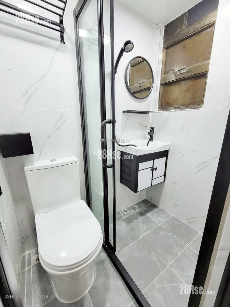 Pak Fuk Building Rental Studio , 1 Bathroom 120 ft²