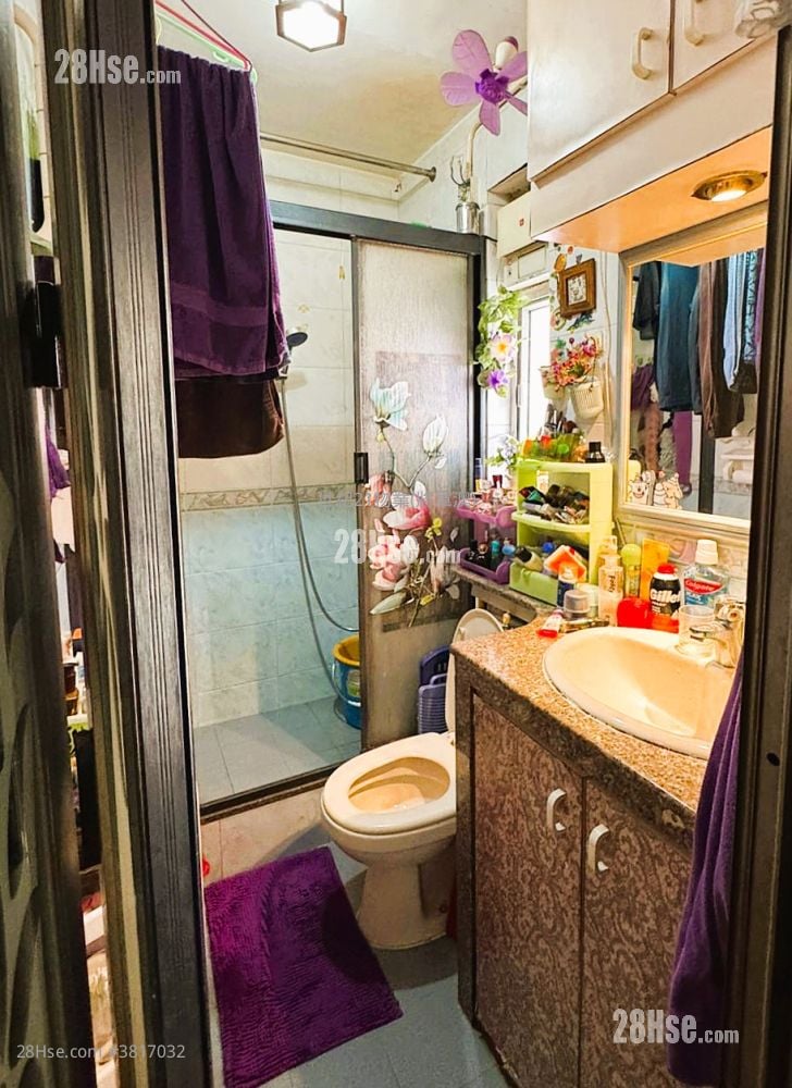 浴室: 广明苑 售盘 2 房 , 1 浴室