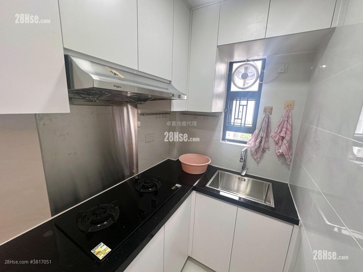 Luk Yeung Sun Chuen Rental 2 Bedrooms , 1 Bathroom 445 ft²