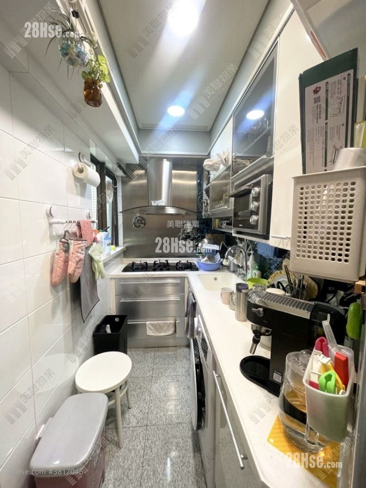 Noble Hill Sell 2 Bedrooms 503 ft²