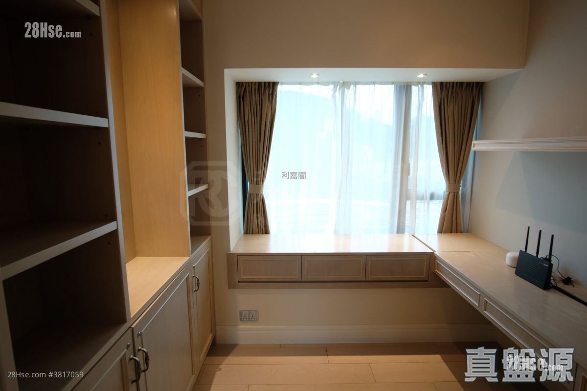 The Leighton Hill Sell 3 Bedrooms 1,128 ft²