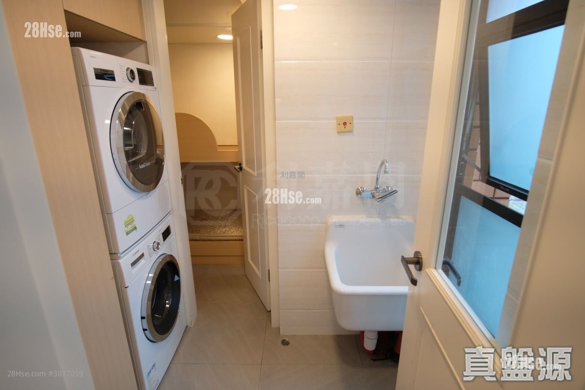 The Leighton Hill Sell 3 Bedrooms 1,128 ft²