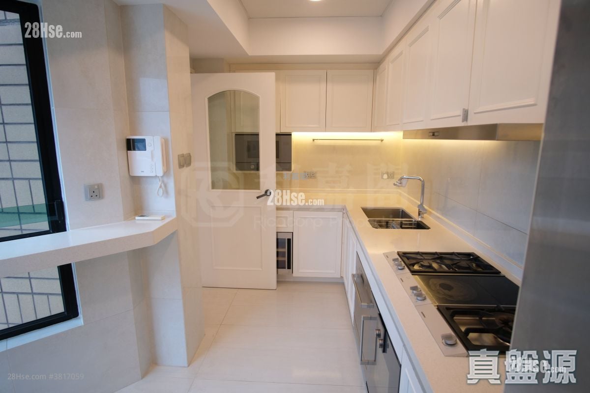 The Leighton Hill Sell 3 Bedrooms 1,128 ft²