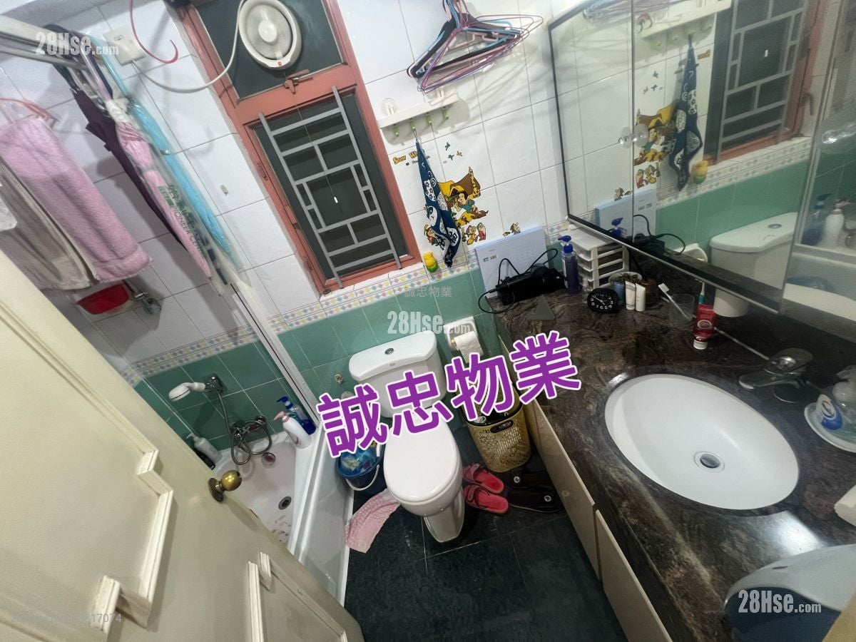 Greenpark Villa Sell 3 Bedrooms , 2 Bathrooms 716 ft²