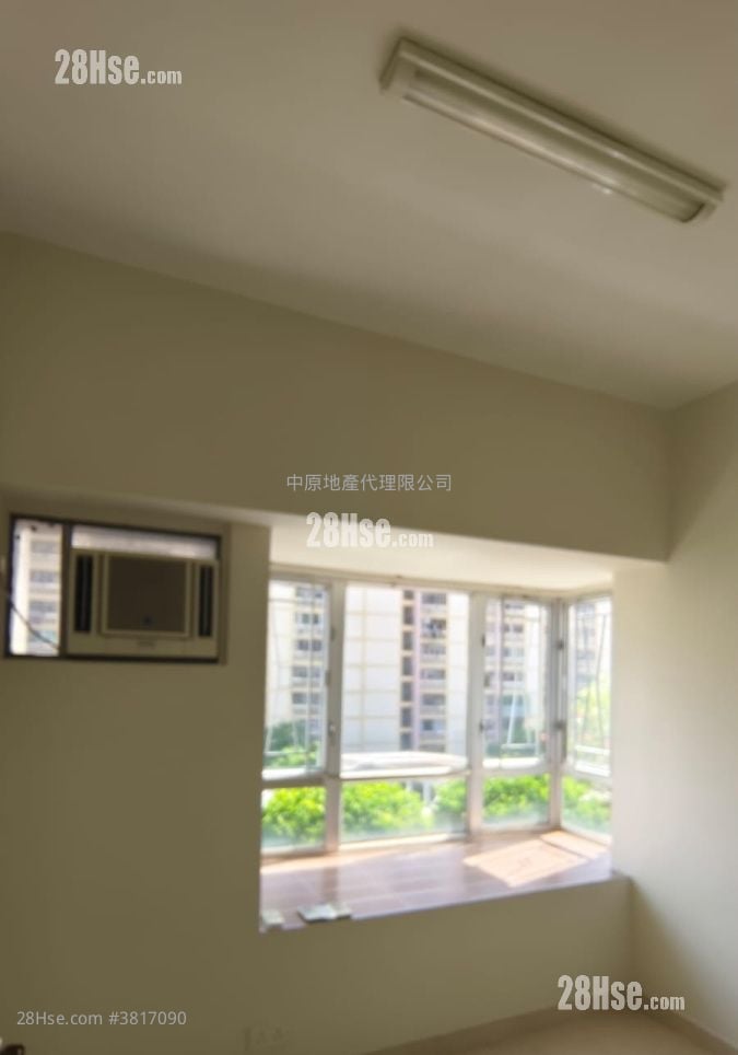 荃锦中心 租盘 438 平方尺