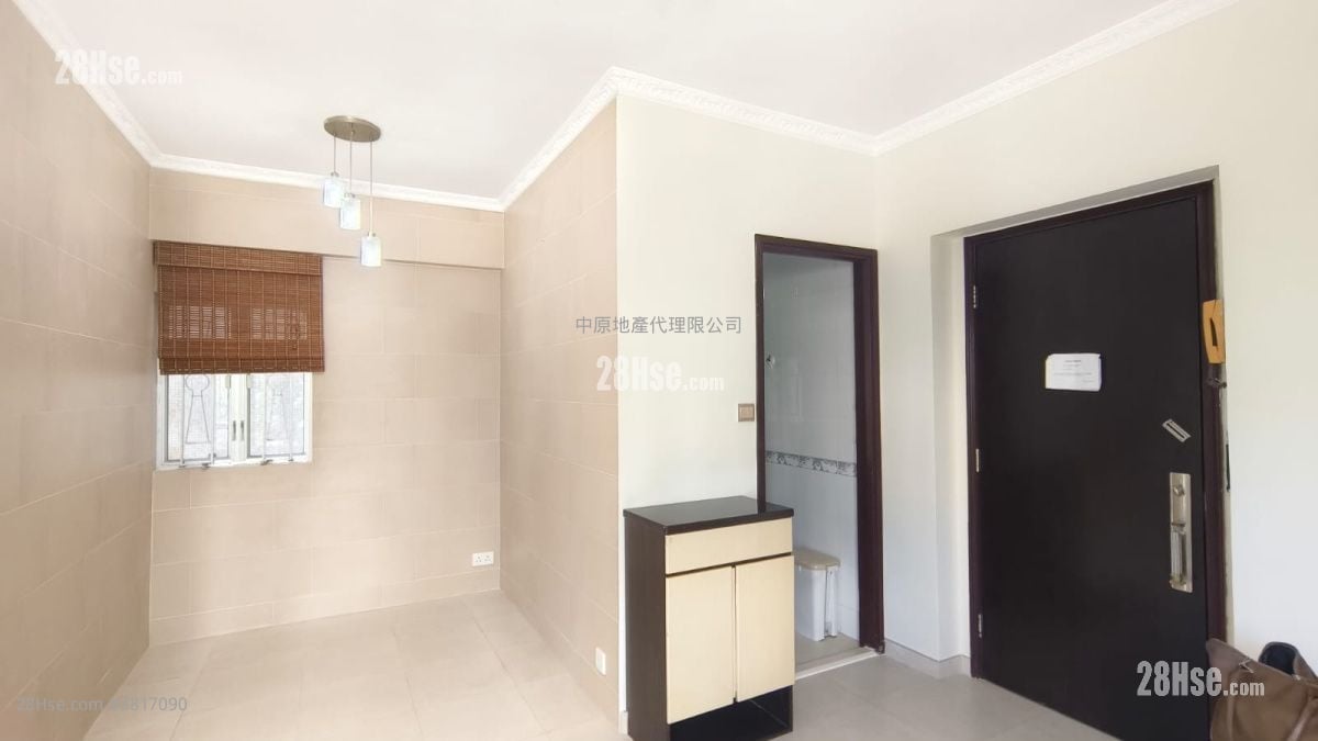 荃锦中心 租盘 438 平方尺