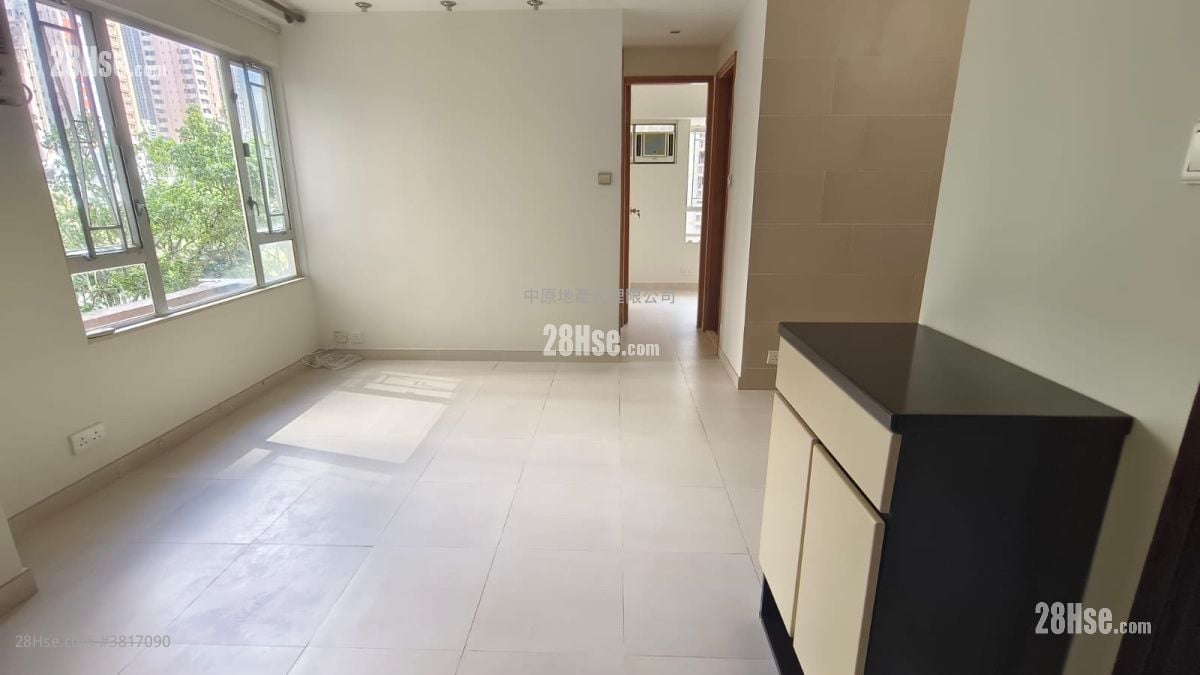 荃锦中心 租盘 438 平方尺