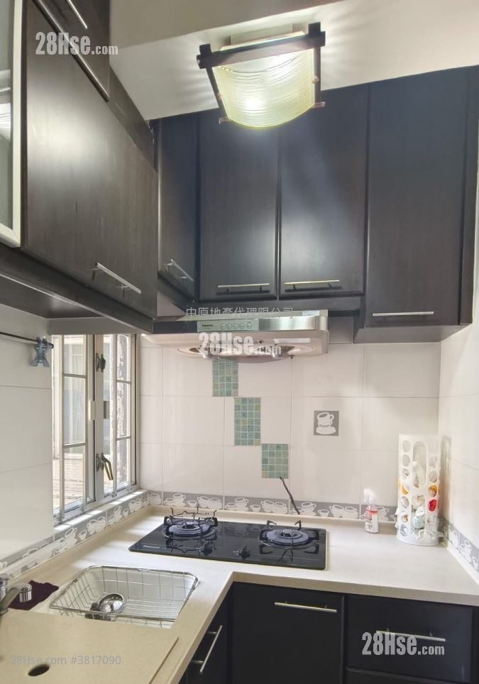 荃锦中心 租盘 438 平方尺