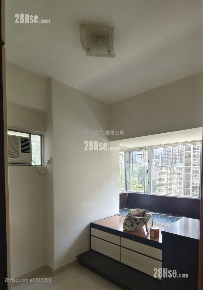 荃锦中心 租盘 438 平方尺