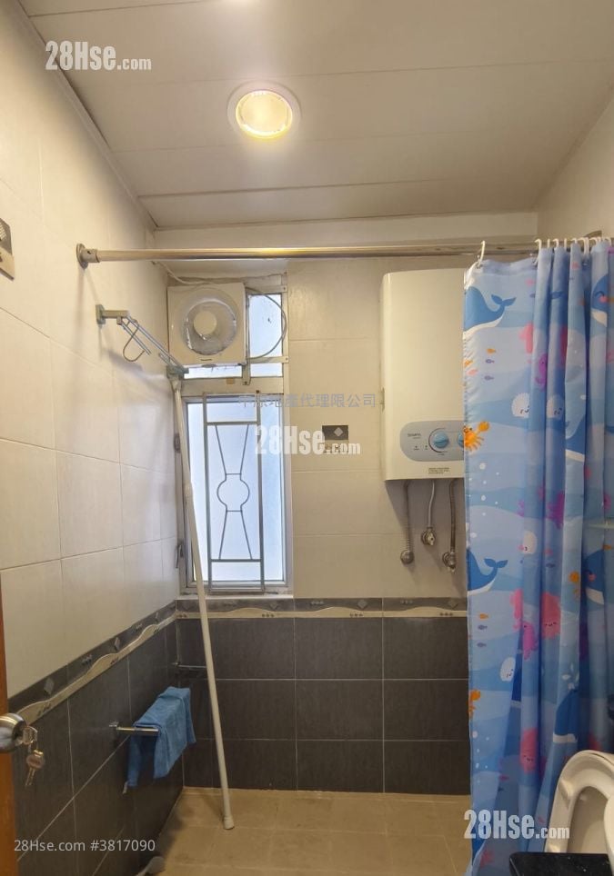 荃锦中心 租盘 438 平方尺