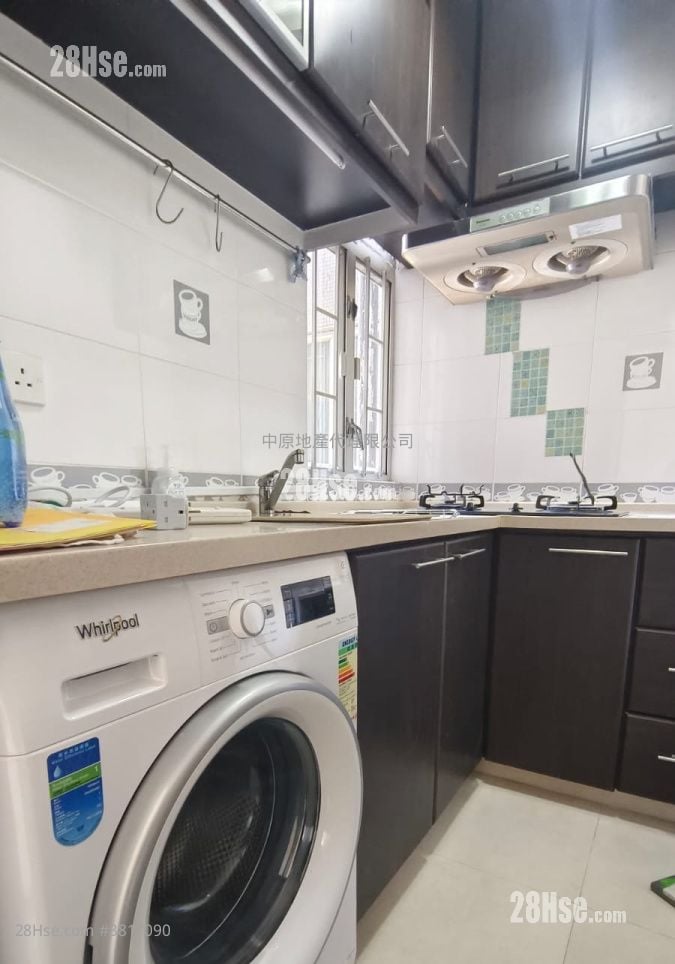 荃锦中心 租盘 438 平方尺