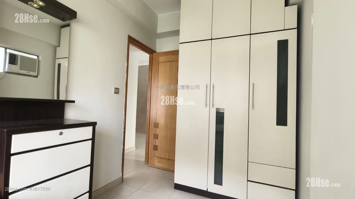 荃锦中心 租盘 438 平方尺