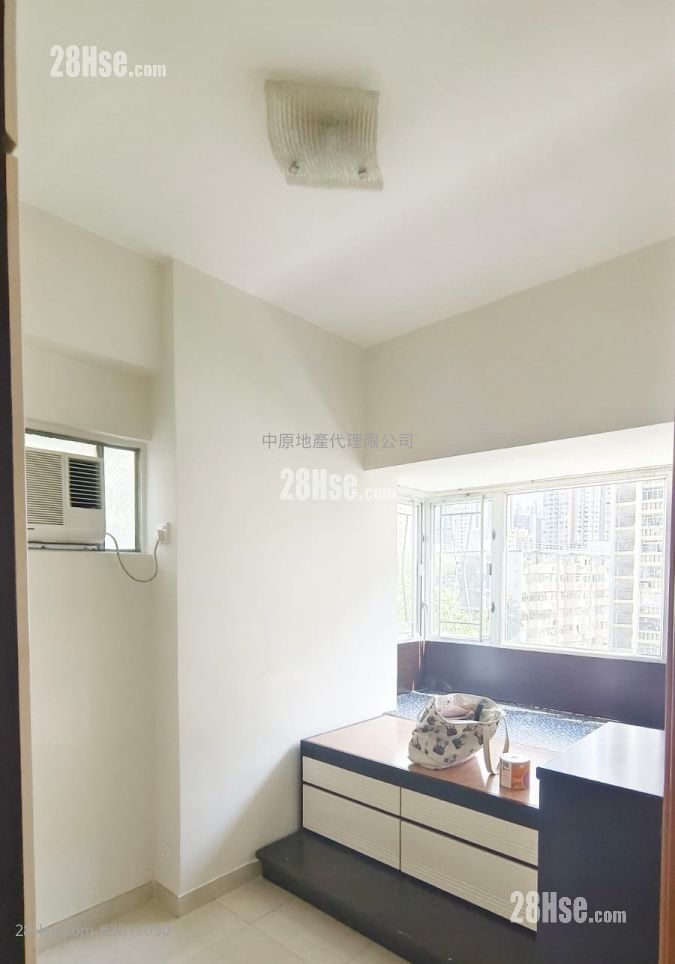 荃锦中心 租盘 438 平方尺