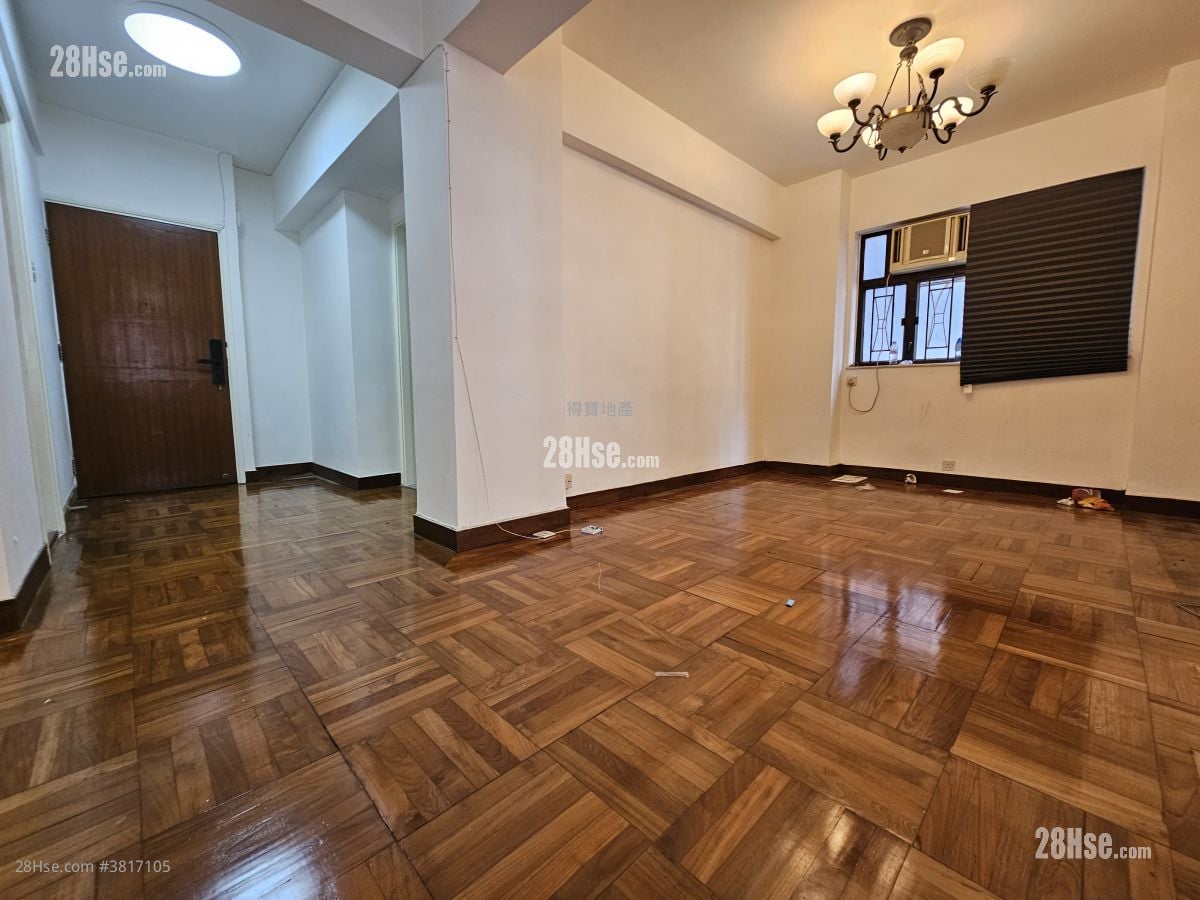 單幢樓房 售盤 3 房 , 1 浴室 751 平方呎