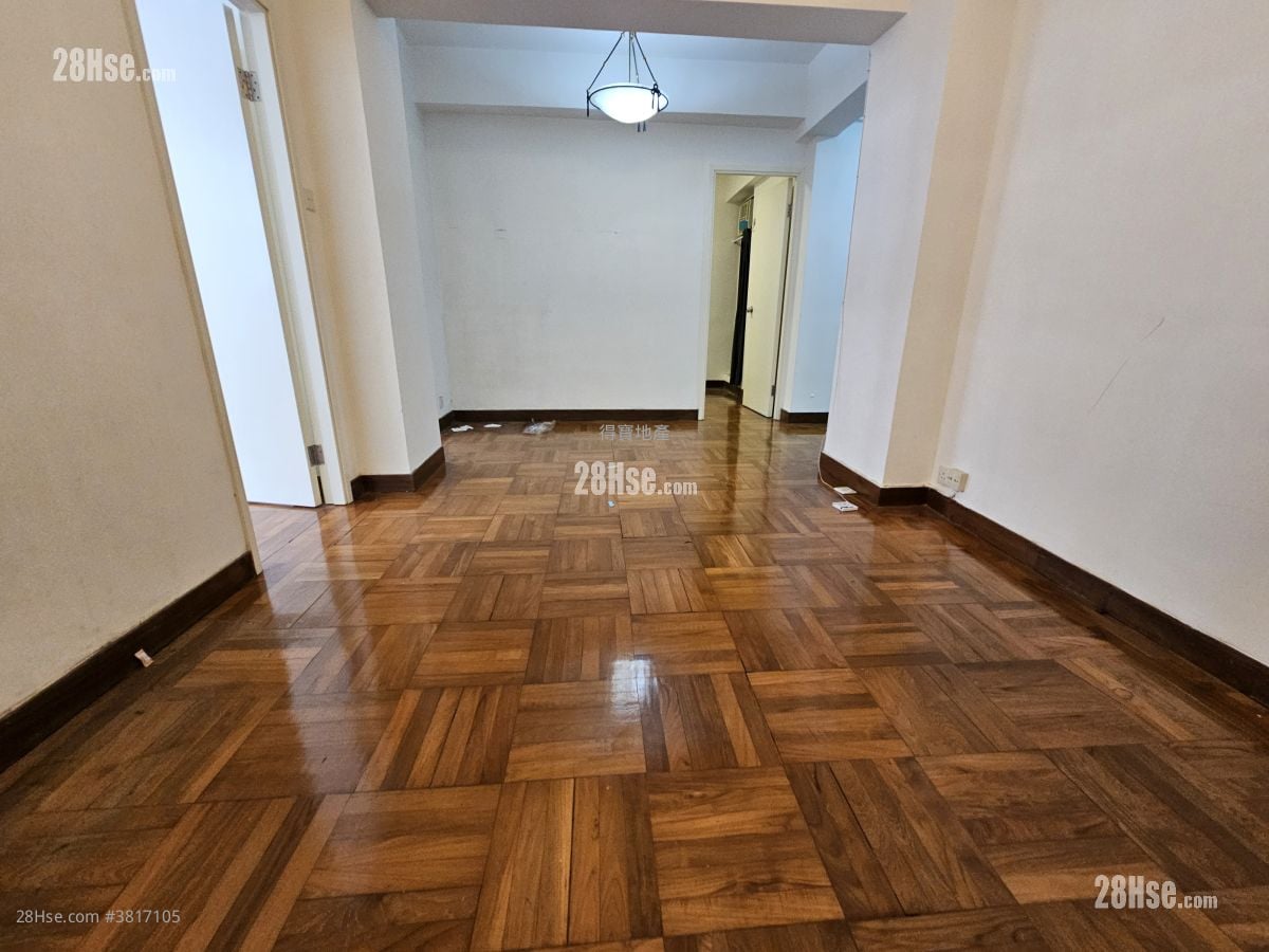 單幢樓房 售盤 3 房 , 1 浴室 751 平方呎