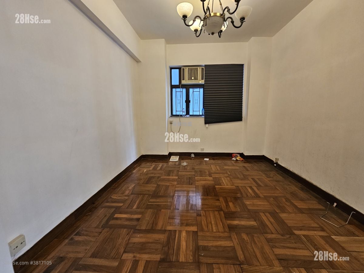 單幢樓房 售盤 3 房 , 1 浴室 751 平方呎