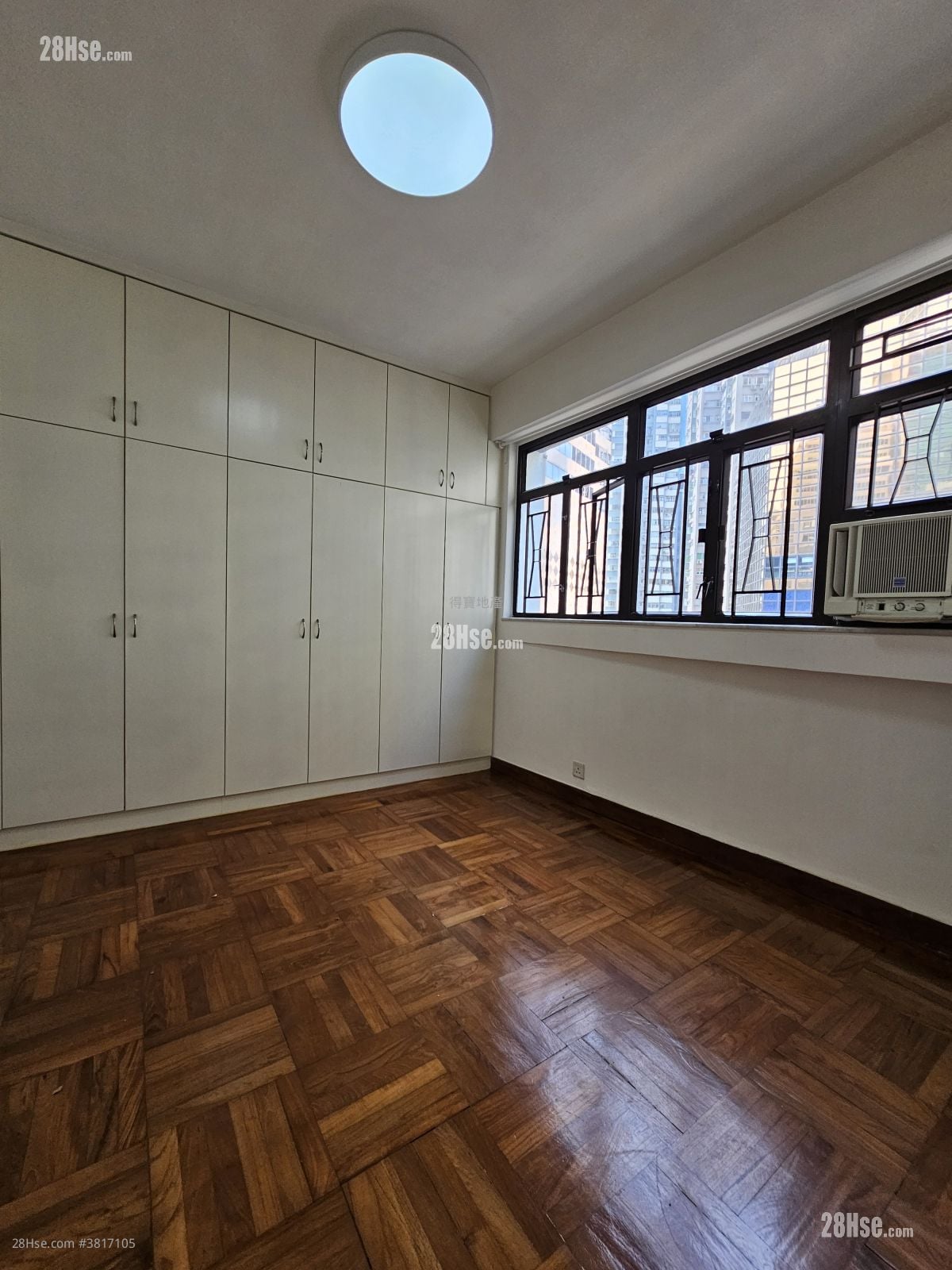 單幢樓房 售盤 3 房 , 1 浴室 751 平方呎