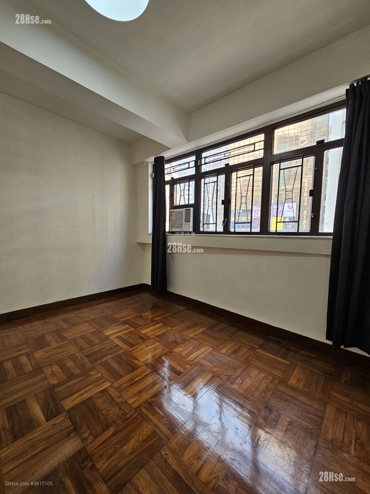 單幢樓房 售盤 3 房 , 1 浴室 751 平方呎