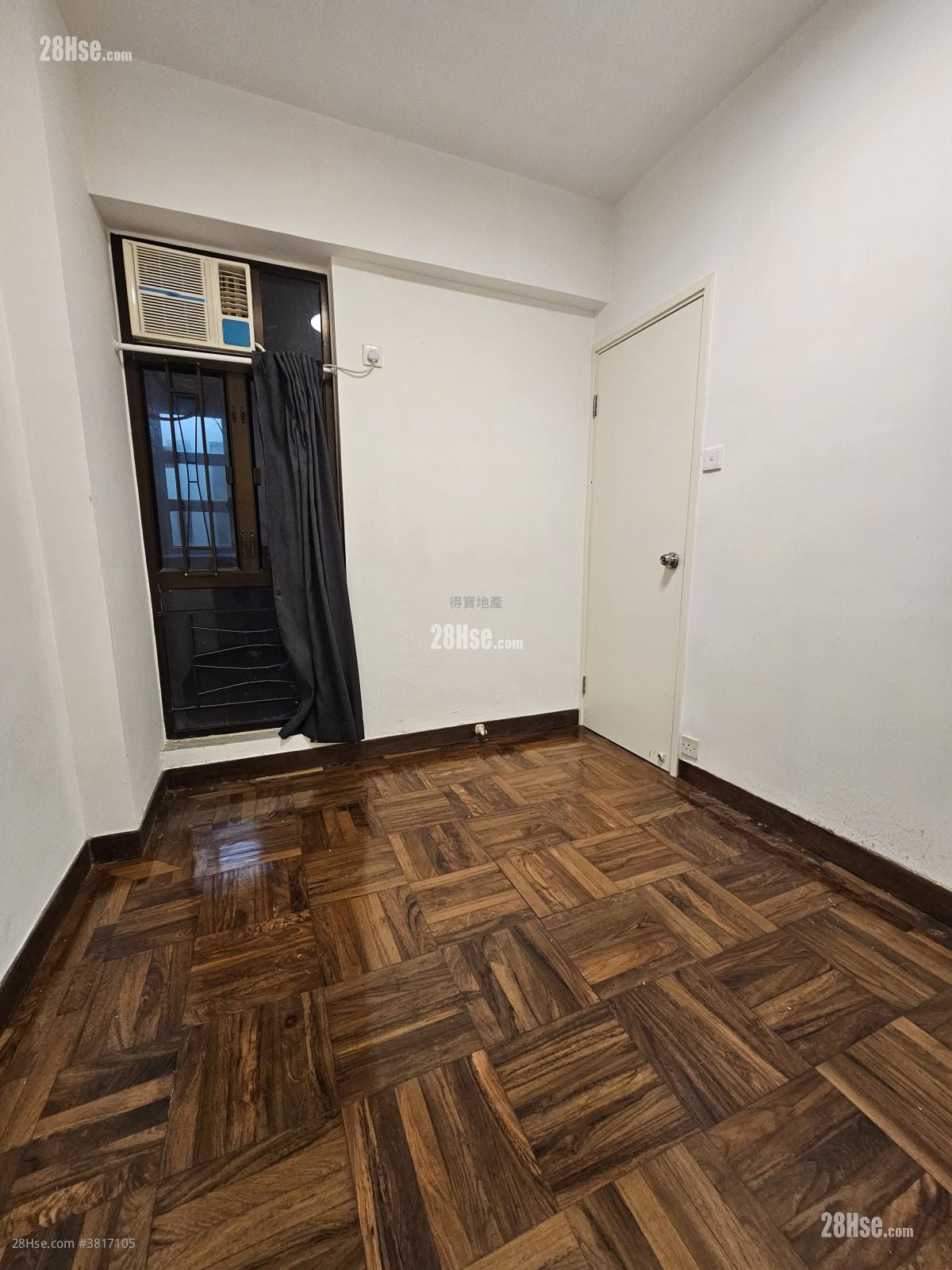 單幢樓房 售盤 3 房 , 1 浴室 751 平方呎