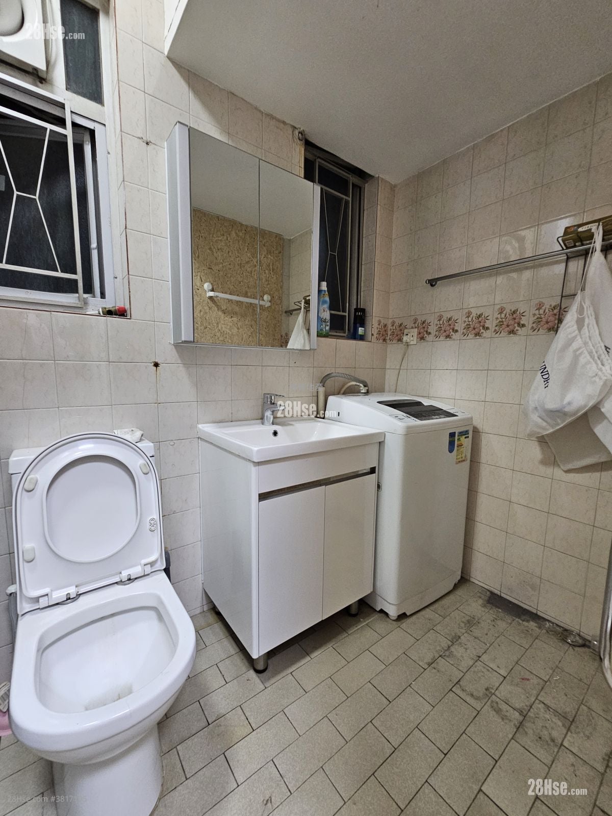 單幢樓房 售盤 3 房 , 1 浴室 751 平方呎