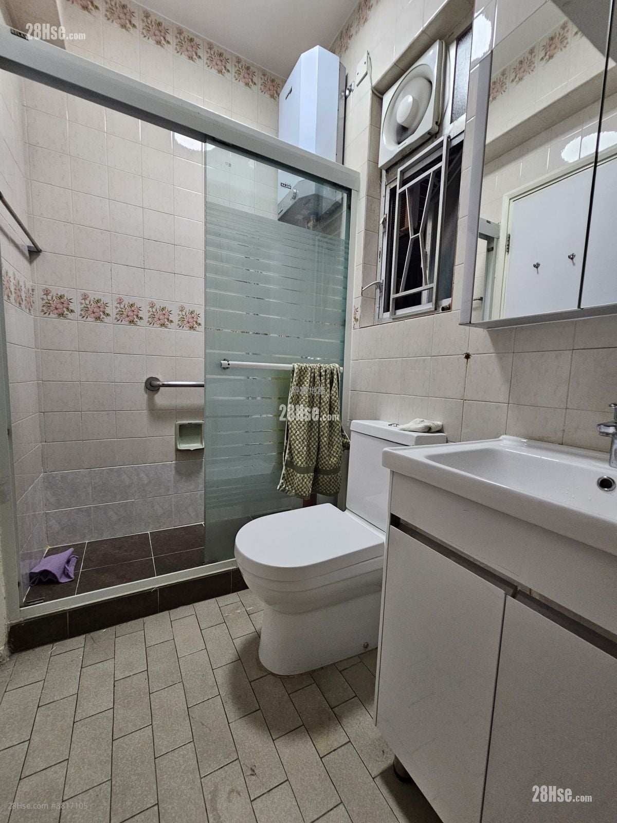 單幢樓房 售盤 3 房 , 1 浴室 751 平方呎