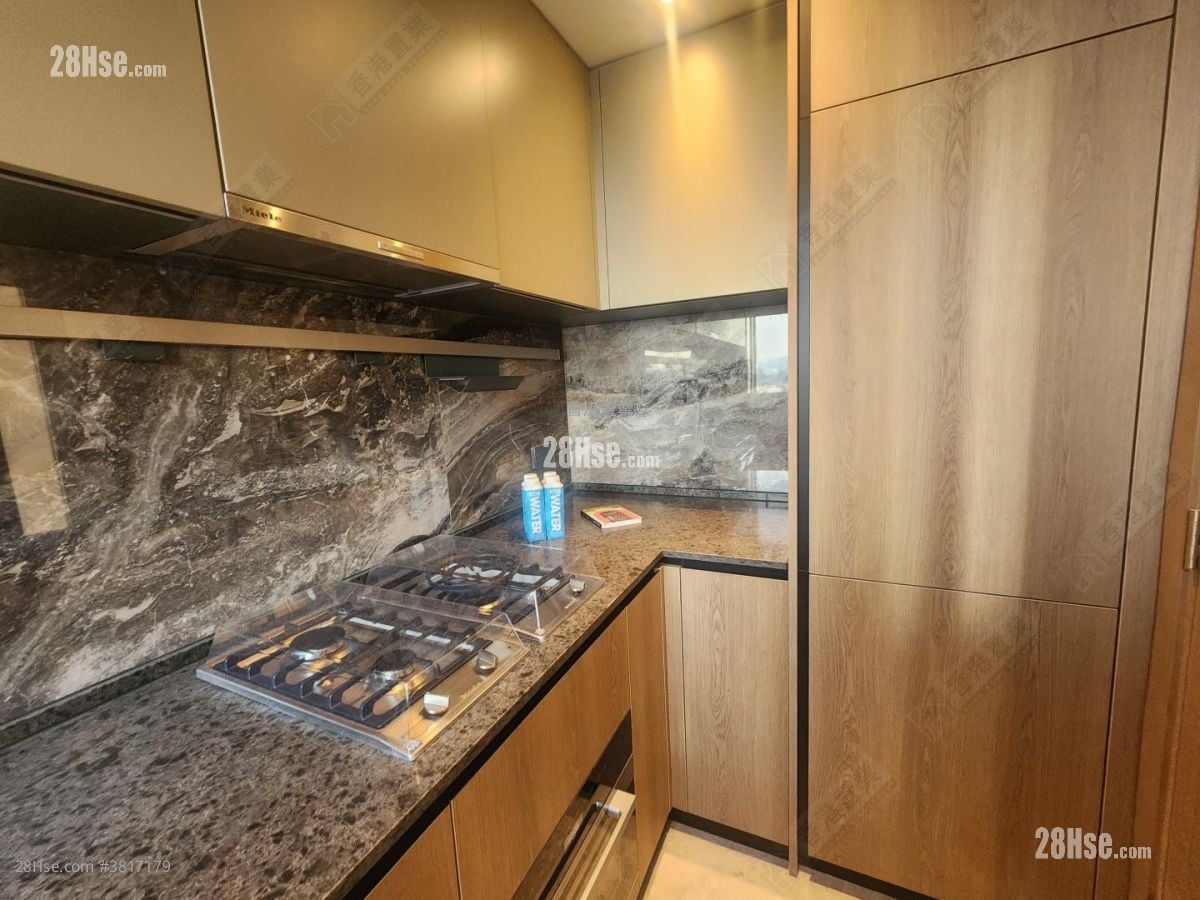 In One Rental 2 Bedrooms , 1 Bathroom 522 ft²