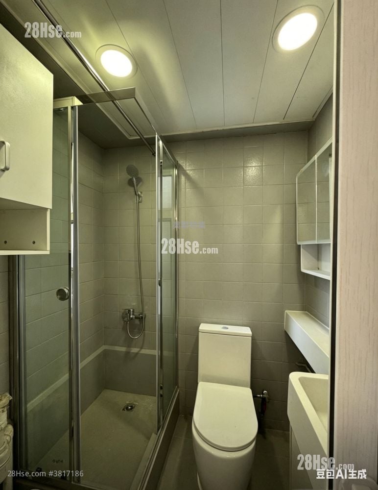 浴室: 好運中心 租盤 2 房 , 1 浴室 334 平方呎