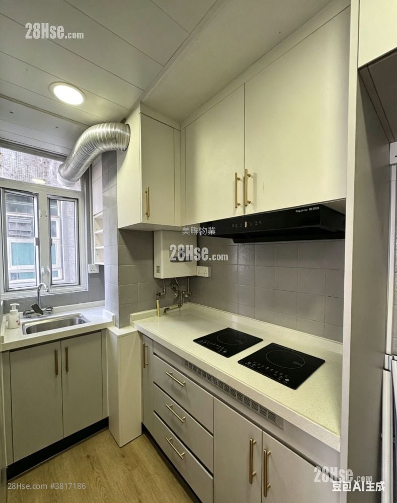 廚房: 好運中心 租盤 2 房 , 1 浴室 334 平方呎