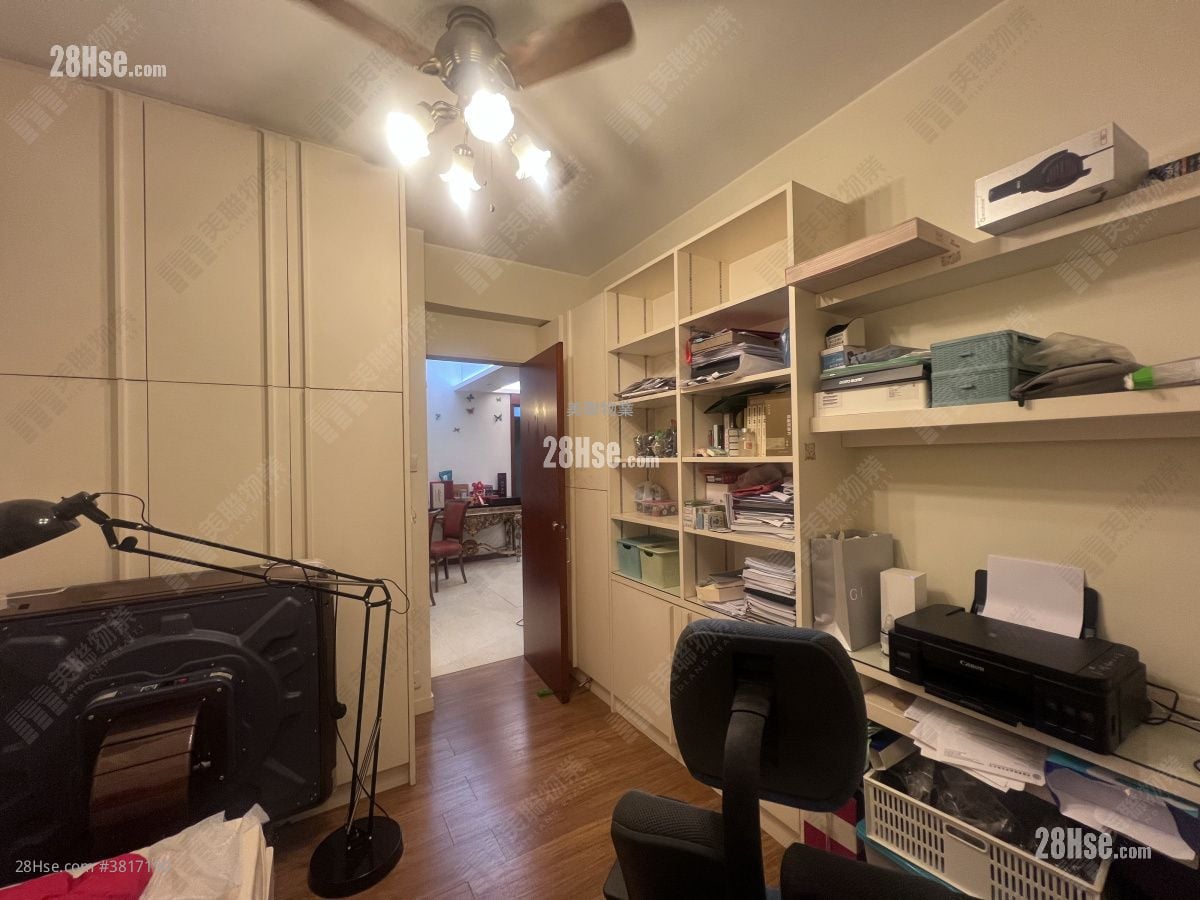 World-Wide Gardens Sell 3 Bedrooms , 2 Bathrooms 1,255 ft²