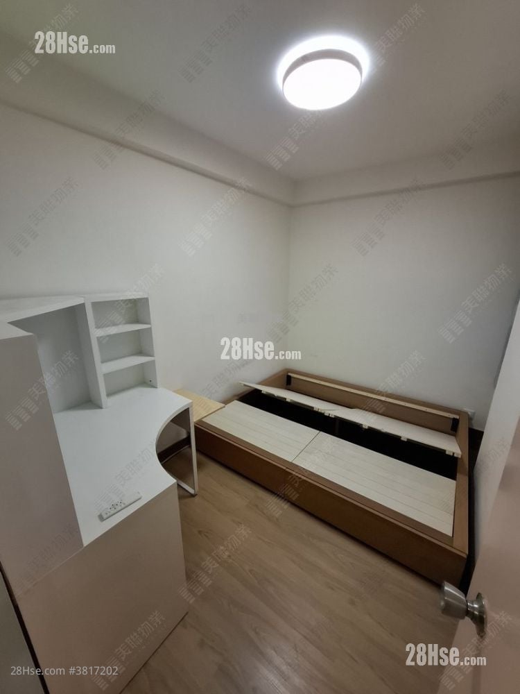 New Kwai Fong Gardens Sell 2 Bedrooms , 1 Bathroom 400 ft²